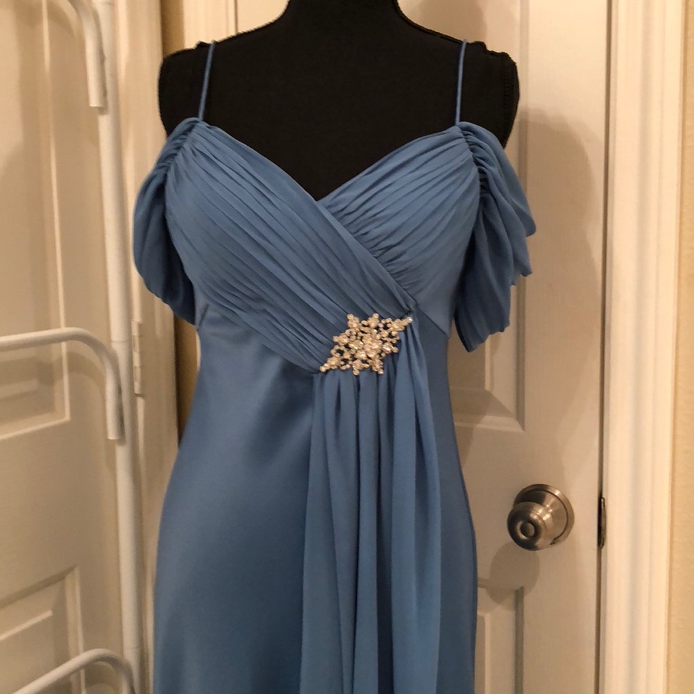 Gown - Picture 2 of 5